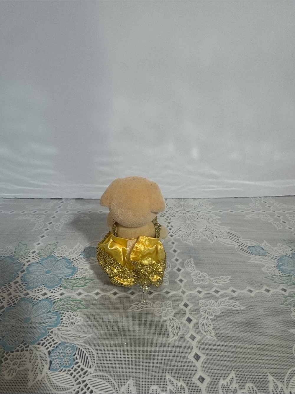Yellow Labrador Sister Fancy Dress Sylvanian Family Calico Critters gold dress - Picture 2 of 4